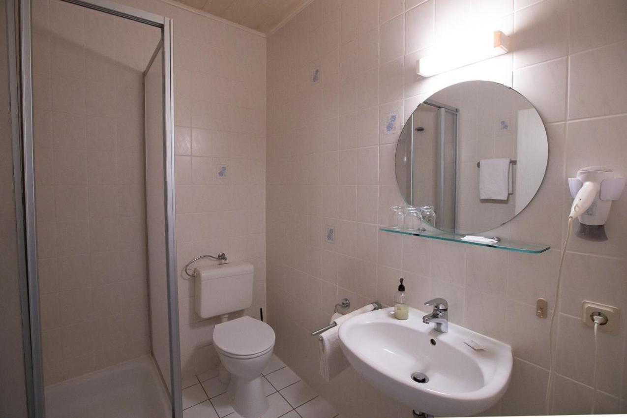 Hotel Dolgesheim Luaran gambar