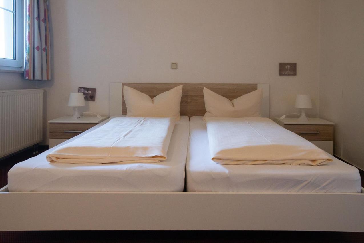 Hotel Dolgesheim Luaran gambar